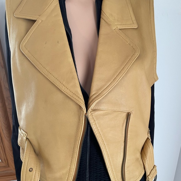 Vintage Italian leather vest in camel tan - Picture 6 of 7